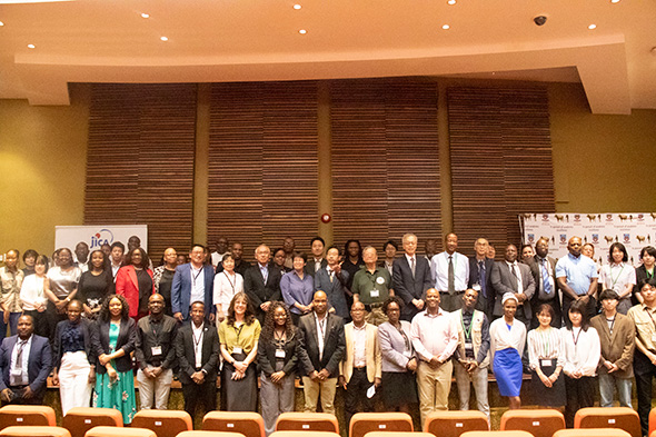 研究拠点形成事業で、ボツワナ大学において国際シンポジウムを開催しました。（2024年10月8日・9日）